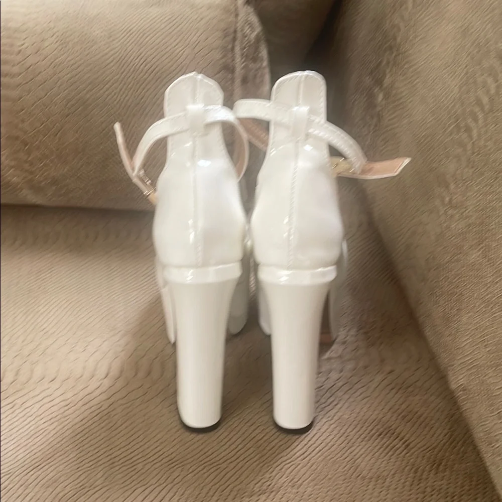 White Platform Pumps with Pointed Toe and Glossy Finish - Picture 7 of 7